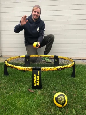 &Uuml;L Adrian Semke beim  Roundnet (Spikeball&trade;) - Training  (Bild vergr&ouml;&szlig;ern)