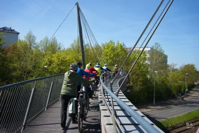 Fu&szlig;- und Radwegbr&uuml;cke zum Park der Sinne  (Bild vergr&ouml;&szlig;ern)