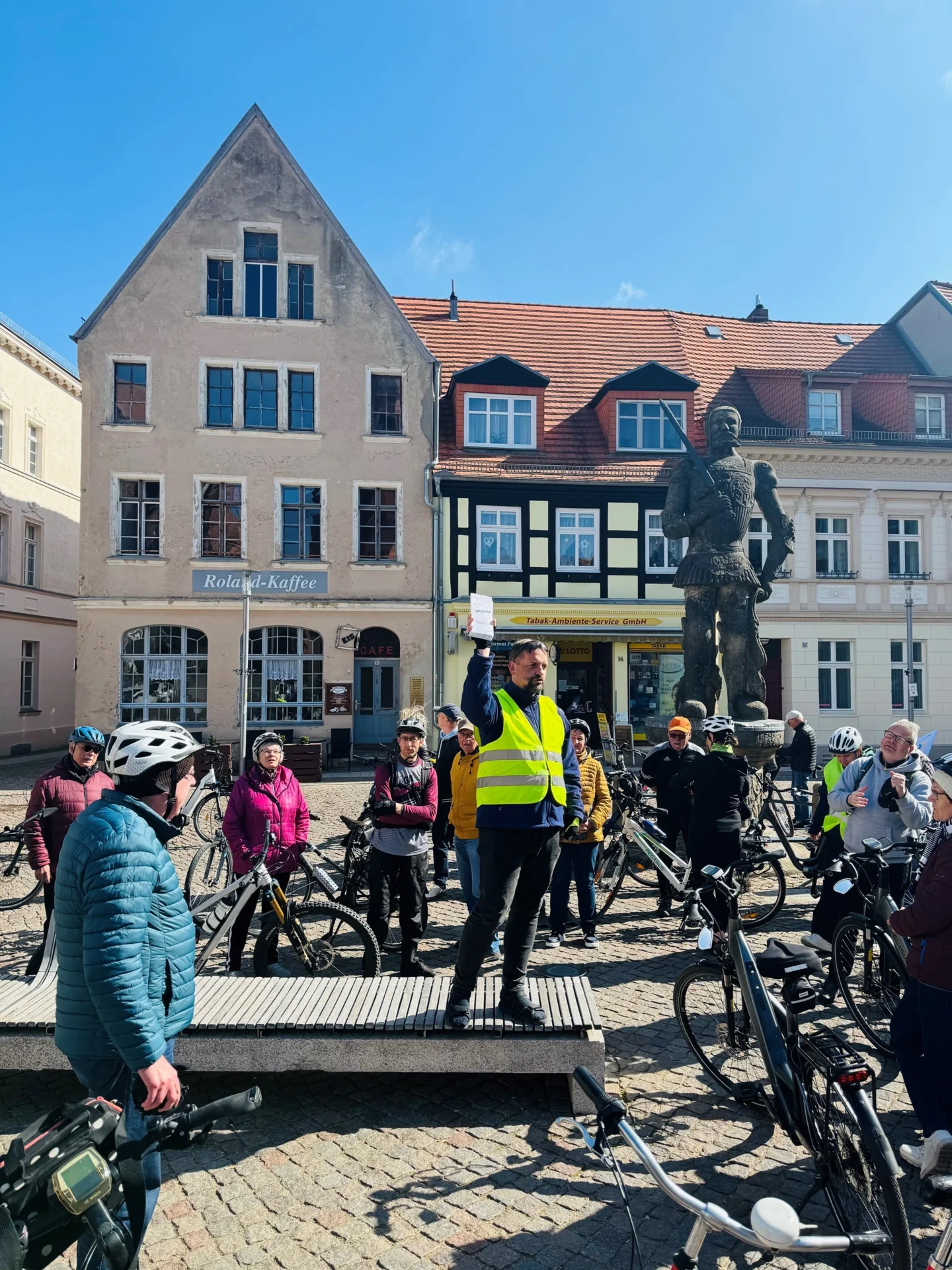 Bild: Zwischenstopp in der Rolandtstadt - Die Perleberger fuhren mit