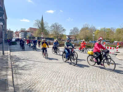 Foto des Albums: Frühlingserwachen Teil 1 - 127 Radlerinnen und Radler beim Anradeln in der Prignitz