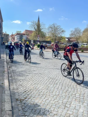 Foto des Albums: Frühlingserwachen Teil 1 - 127 Radlerinnen und Radler beim Anradeln in der Prignitz