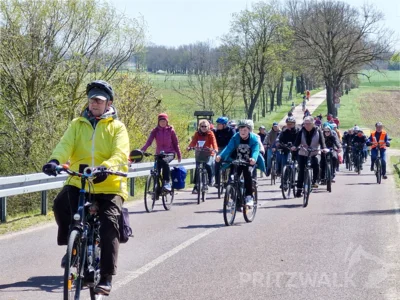Foto des Albums: Frühlingserwachen Teil 1 - 127 Radlerinnen und Radler beim Anradeln in der Prignitz