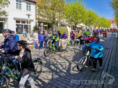 Foto des Albums: Frühlingserwachen Teil 1 - 127 Radlerinnen und Radler beim Anradeln in der Prignitz