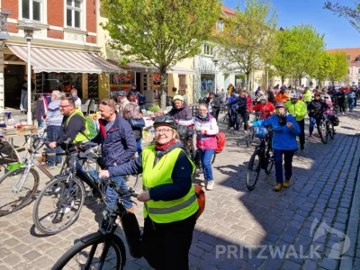 Foto des Albums: Frühlingserwachen Teil 1 - 127 Radlerinnen und Radler beim Anradeln in der Prignitz