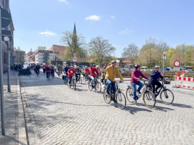 Foto des Albums: Frühlingserwachen Teil 1 - 127 Radlerinnen und Radler beim Anradeln in der Prignitz
