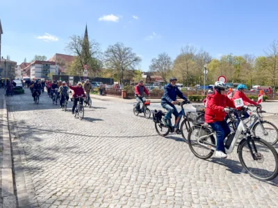 Foto des Albums: Frühlingserwachen Teil 1 - 127 Radlerinnen und Radler beim Anradeln in der Prignitz