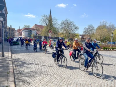Foto des Albums: Frühlingserwachen Teil 1 - 127 Radlerinnen und Radler beim Anradeln in der Prignitz