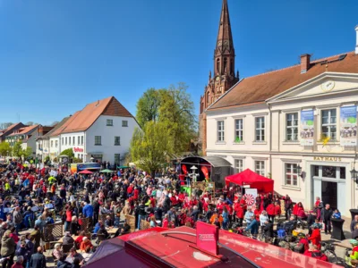 Foto des Albums: Frühlingserwachen Teil 2 - Fünf Spielmannszüge und ein Orchester sorgen für Stimmung