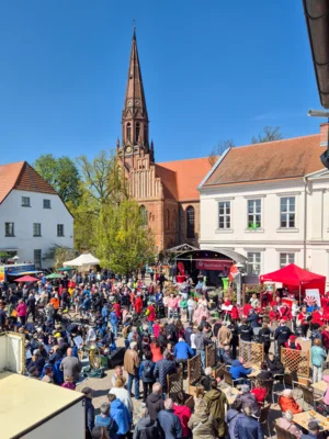 Foto des Albums: Frühlingserwachen Teil 2 - Fünf Spielmannszüge und ein Orchester sorgen für Stimmung