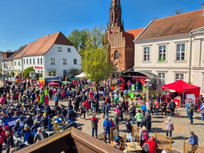 Foto des Albums: Frühlingserwachen Teil 2 - Fünf Spielmannszüge und ein Orchester sorgen für Stimmung