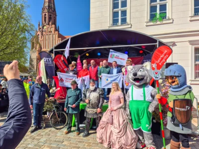 Foto des Albums: Frühlingserwachen Teil 2 - Fünf Spielmannszüge und ein Orchester sorgen für Stimmung
