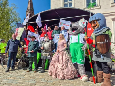 Foto des Albums: Frühlingserwachen Teil 2 - Fünf Spielmannszüge und ein Orchester sorgen für Stimmung