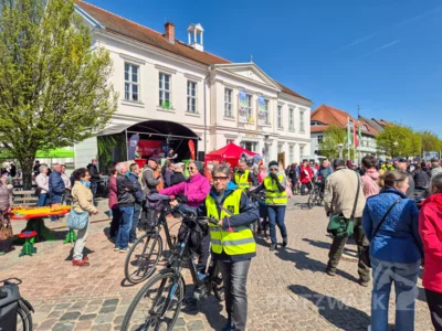 Foto des Albums: Frühlingserwachen Teil 2 - Fünf Spielmannszüge und ein Orchester sorgen für Stimmung