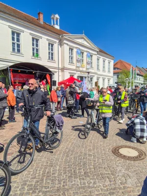 Foto des Albums: Frühlingserwachen Teil 2 - Fünf Spielmannszüge und ein Orchester sorgen für Stimmung