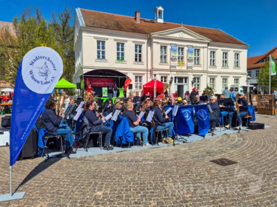 Foto des Albums: Frühlingserwachen Teil 2 - Fünf Spielmannszüge und ein Orchester sorgen für Stimmung
