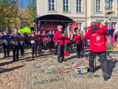 Foto des Albums: Frühlingserwachen Teil 2 - Fünf Spielmannszüge und ein Orchester sorgen für Stimmung