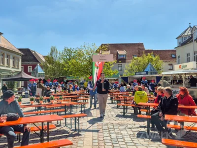 Foto des Albums: Frühlingserwachen Teil 2 - Fünf Spielmannszüge und ein Orchester sorgen für Stimmung