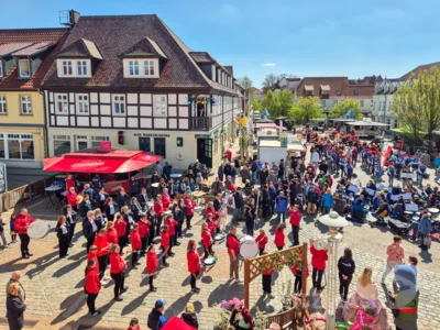 Foto des Albums: Frühlingserwachen Teil 2 - Fünf Spielmannszüge und ein Orchester sorgen für Stimmung