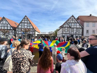 Aktion mit Schwungtuch am Tag der Vereine 26.04.2026  (Bild vergr&ouml;&szlig;ern)