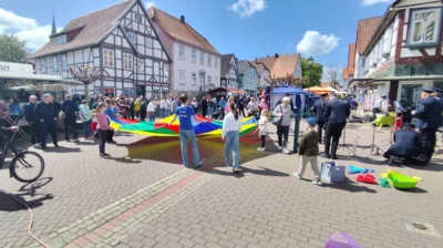 Aktion mit Schwungtuch am Tag der Vereine 26.04.2026  (Bild vergr&ouml;&szlig;ern)