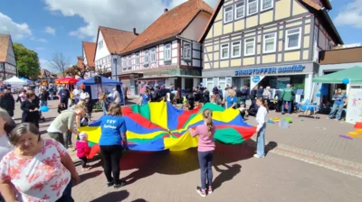 Aktion mit Schwungtuch am Tag der Vereine 26.04.2026  (Bild vergr&ouml;&szlig;ern)