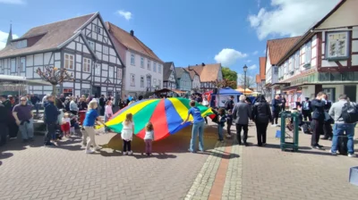 Aktion mit Schwungtuch am Tag der Vereine 26.04.2026  (Bild vergr&ouml;&szlig;ern)