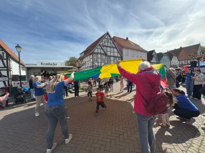 Aktion mit Schwungtuch am Tag der Vereine 26.04.2026  (Bild vergr&ouml;&szlig;ern)