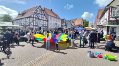 Aktion mit Schwungtuch am Tag der Vereine 26.04.2026  (Bild vergr&ouml;&szlig;ern)