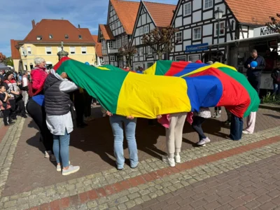 Aktion mit Schwungtuch am Tag der Vereine 26.04.2026  (Bild vergr&ouml;&szlig;ern)