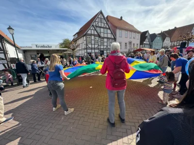Aktion mit Schwungtuch am Tag der Vereine 26.04.2026  (Bild vergr&ouml;&szlig;ern)