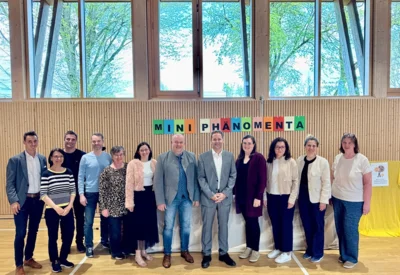 Freuten sich &uuml;ber den Erfolg: Sebastian K&ouml;lbl, Andrea Gr&uuml;nberger, Andreas Gastinger, Tim Stockbauer, Manuela Rosenberger, Anna Lisa Springer, Max Rosenberger, Klaus Sterner, Elisa Franko, Michaela Schub H&ouml;glmeier, Andrea Sch&ouml;n, Martina M&uuml;ller  (Bild vergr&ouml;&szlig;ern)