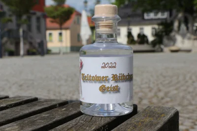 R&uuml;bchenschnaps  (Bild vergr&ouml;&szlig;ern)