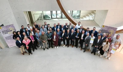 Gruppenbild mit Minister  (Bild vergr&ouml;&szlig;ern)