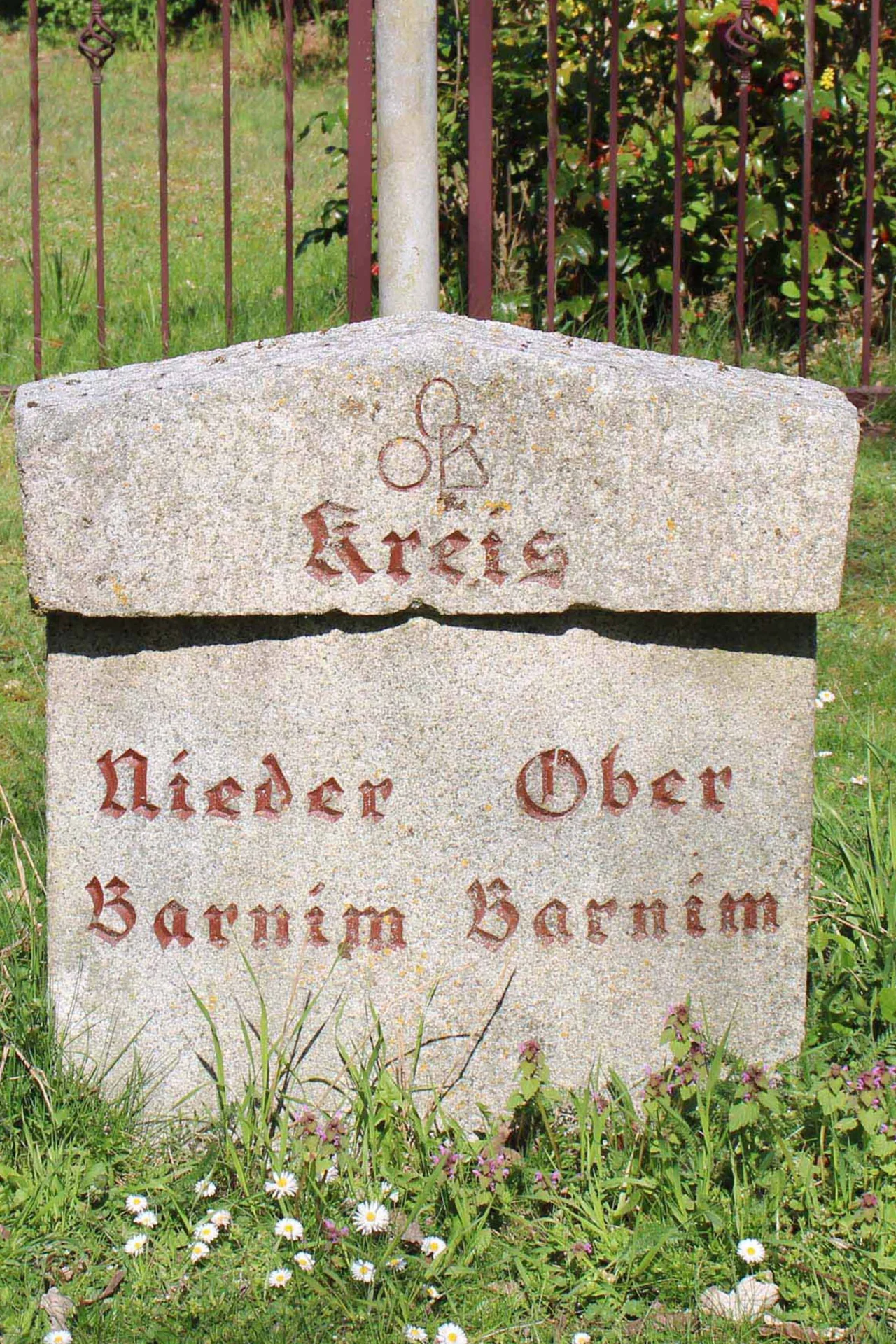Bild: Grenzstein in Eggersdorf Barnimstraße
