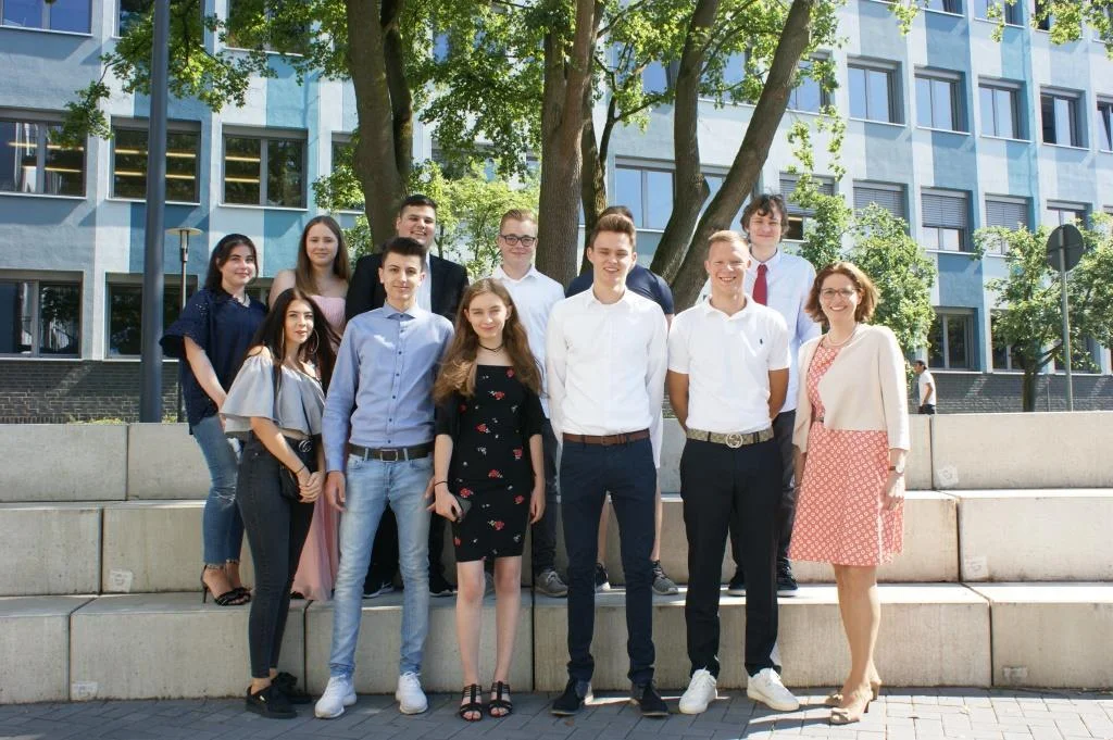 Bild: Und hier nochmal im Klassenverband: CW2O2 - Zweijährige Berufsfachschule für Wirtschaft und Verwaltung