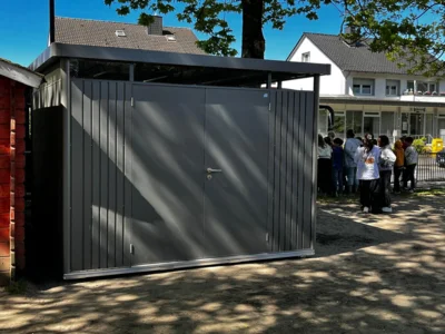 Foto des Albums: ... und so sieht das neue Spielhäuschen aus.