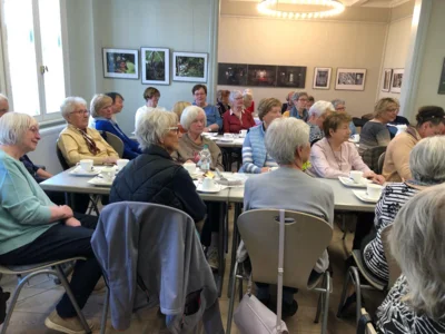 Foto des Albums: Literatur-Café zum Welttag des Buches: Ute Apitz liest und singt 