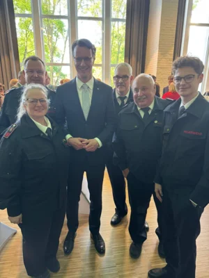 Vorschaubild: Feuerwehr Wegberg mit Ministerpräsident Wüst