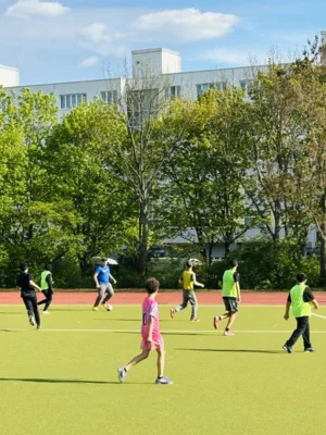 Foto des Albums: Fußball in der Highdecksiedlung (30.​04.​2026)