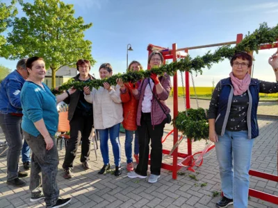 Foto des Albums: Maifeier, Maibäume umd Aufräumen nach dem Maifeuer