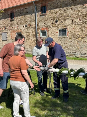 Foto des Albums: Maifeier, Maibäume umd Aufräumen nach dem Maifeuer