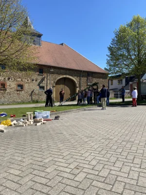Foto des Albums: Maifeier, Maibäume umd Aufräumen nach dem Maifeuer