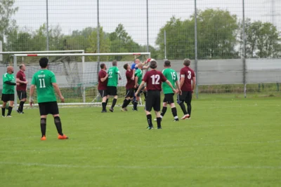 Foto des Albums: Ü40 - SG Lindhorst/Sachsenhagen/Lüdersfeld gewinnt 5:3 gegen TuS Minderheide