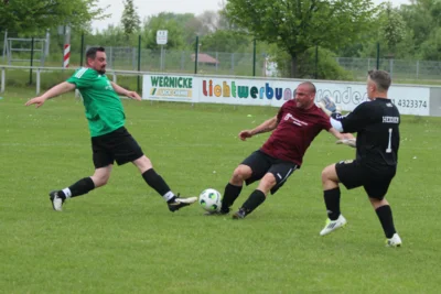 Foto des Albums: Ü40 - SG Lindhorst/Sachsenhagen/Lüdersfeld gewinnt 5:3 gegen TuS Minderheide