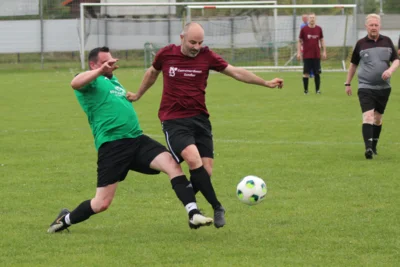 Foto des Albums: Ü40 - SG Lindhorst/Sachsenhagen/Lüdersfeld gewinnt 5:3 gegen TuS Minderheide