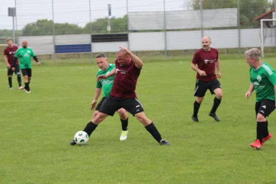 Foto des Albums: Ü40 - SG Lindhorst/Sachsenhagen/Lüdersfeld gewinnt 5:3 gegen TuS Minderheide