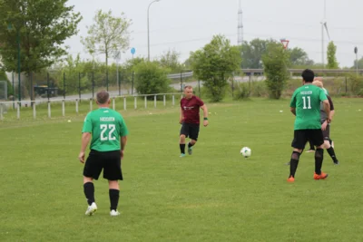 Foto des Albums: Ü40 - SG Lindhorst/Sachsenhagen/Lüdersfeld gewinnt 5:3 gegen TuS Minderheide