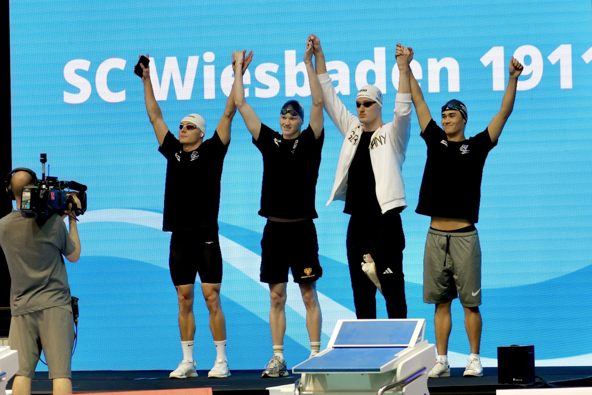 Bild: 4x100m Freistil-Staffel des SC Wiesbaden bei der Vorstellung