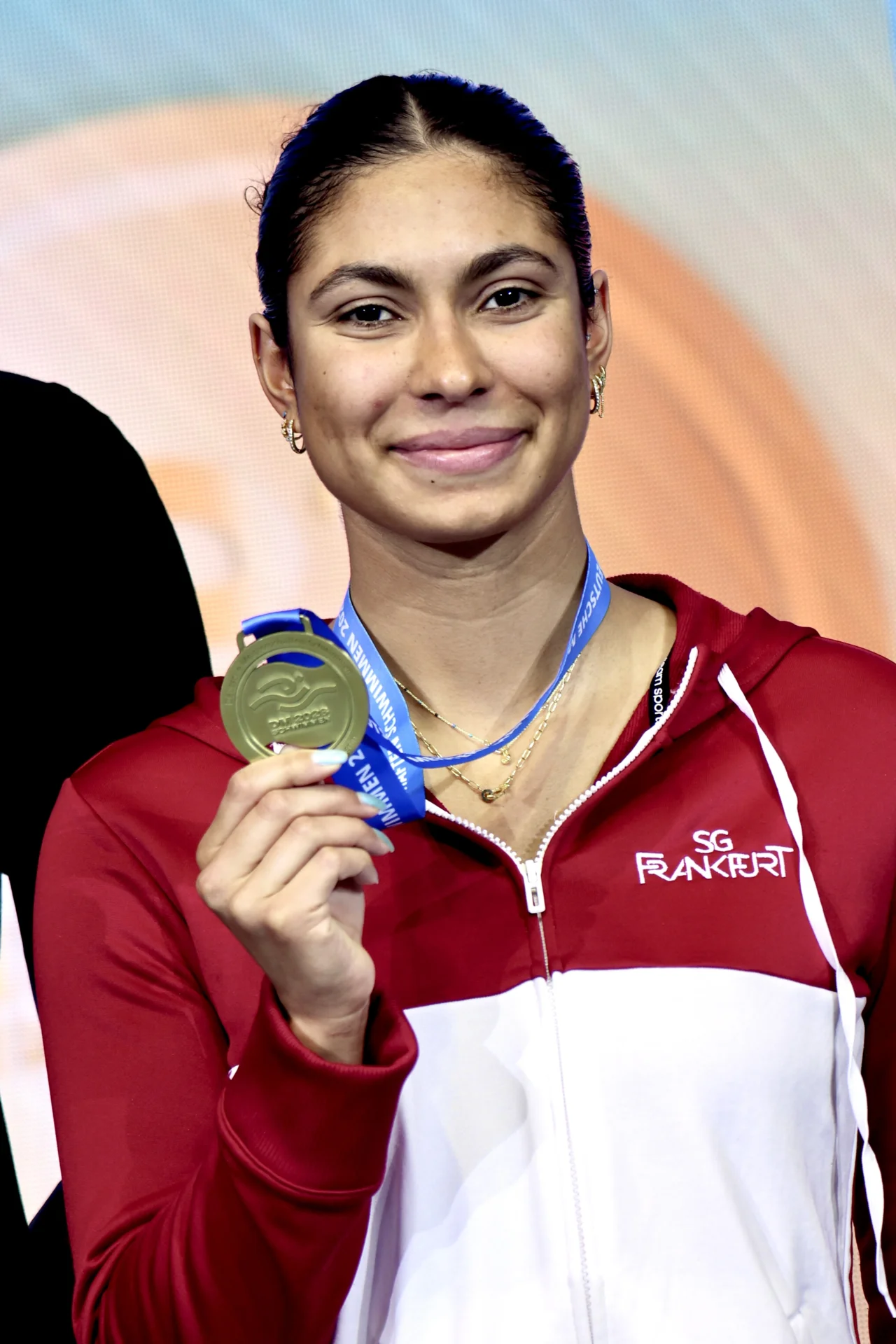 Bild: Anna Elendt (SG Frankfurt) bei der Siegerehrung