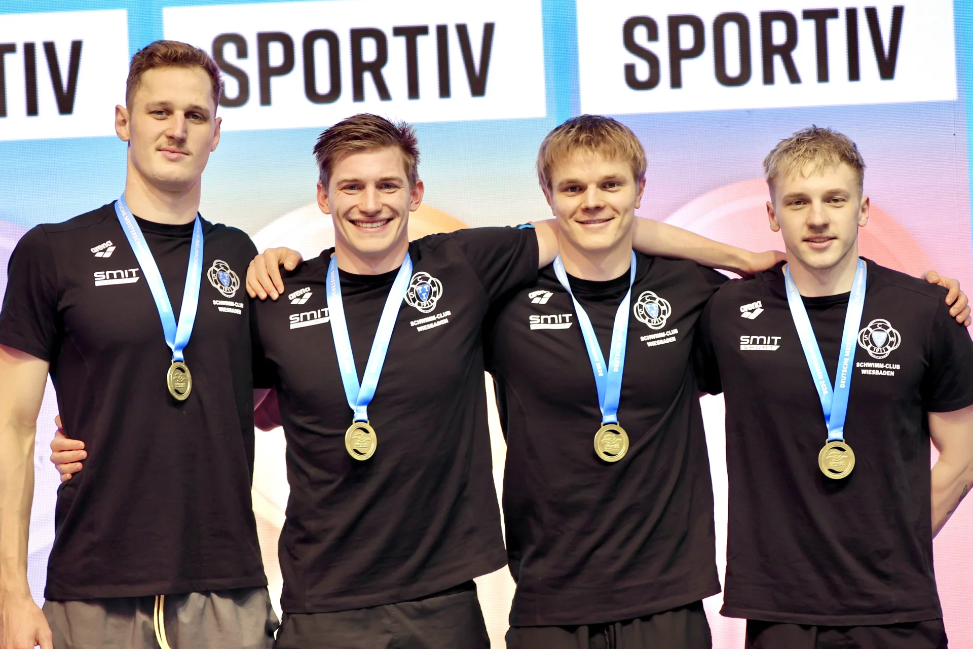 Bild: SC Wiesbaden mit Gold über 4x100m Lagen (Timo Sorgius, Urs-Laurin Bludau, Andrii Kovalenko und Bogdan Shelipov v l n r)